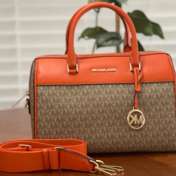 Micheal kors Travel Medium Duffle - Picture 1 of 4